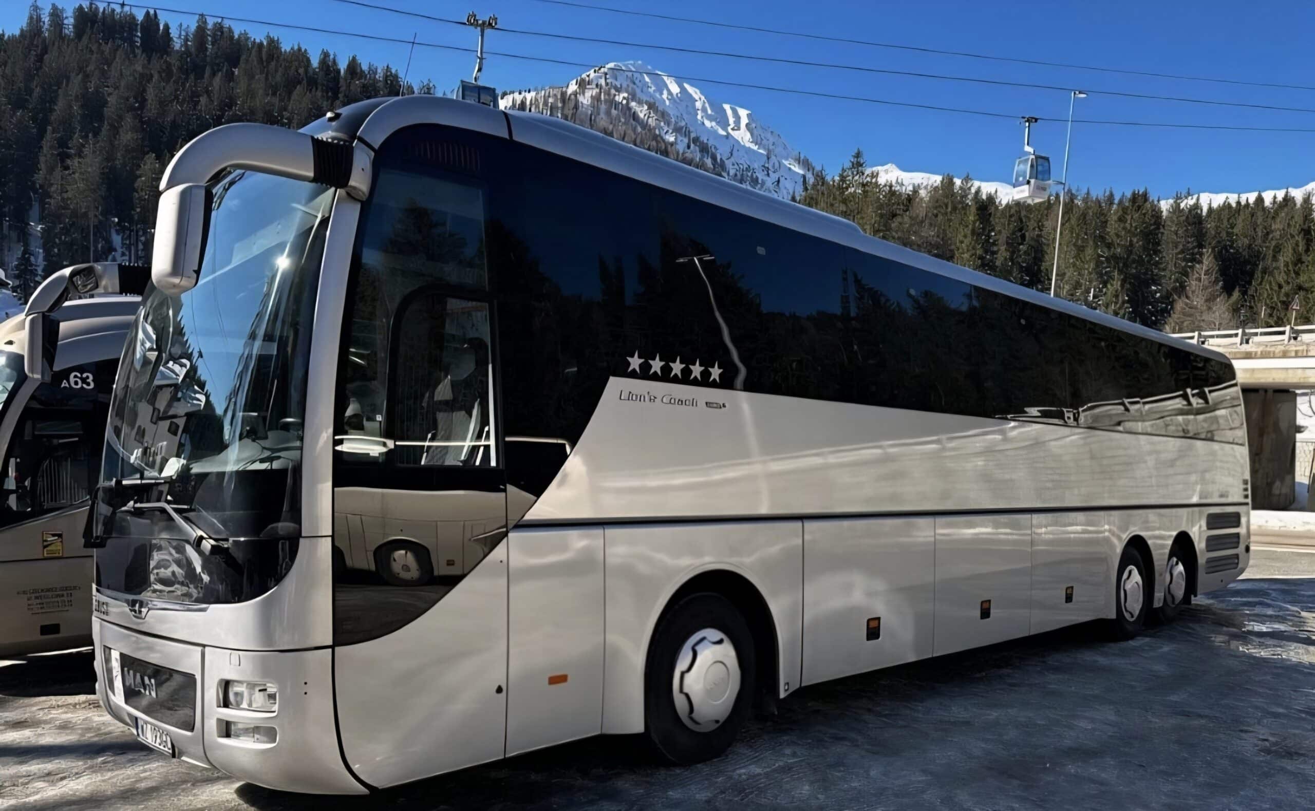 You are currently viewing Czym rożni się autobus od autokaru? Wyjaśniamy różnice.